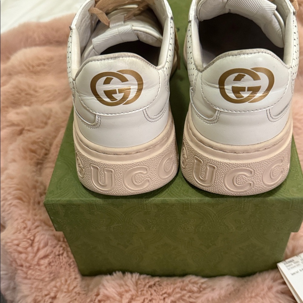 Gucci Women's Cream and Tan Sneakers - Picture 3 of 8